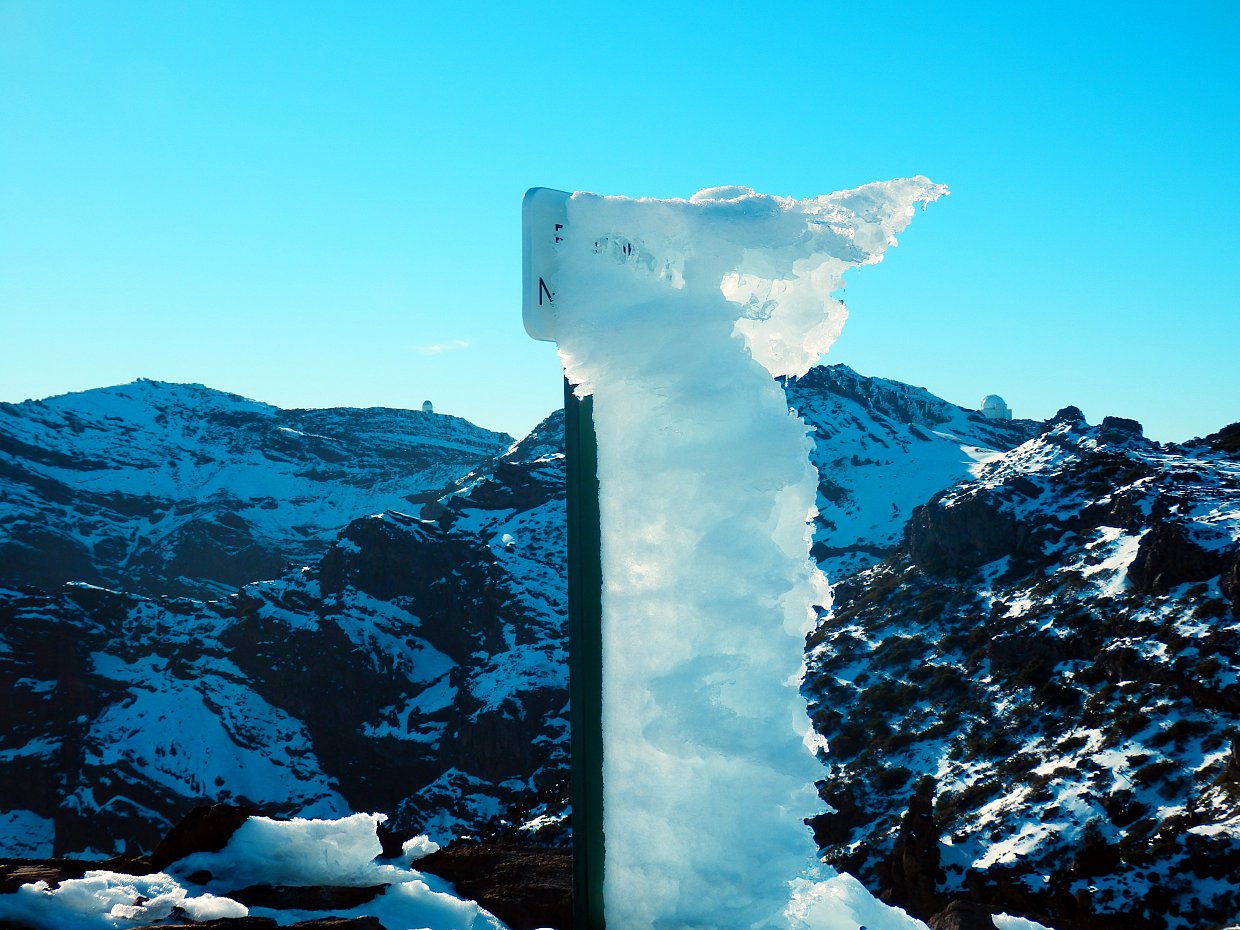 Sneeuw op La Palma. Ijssculpturen door ijsregen.